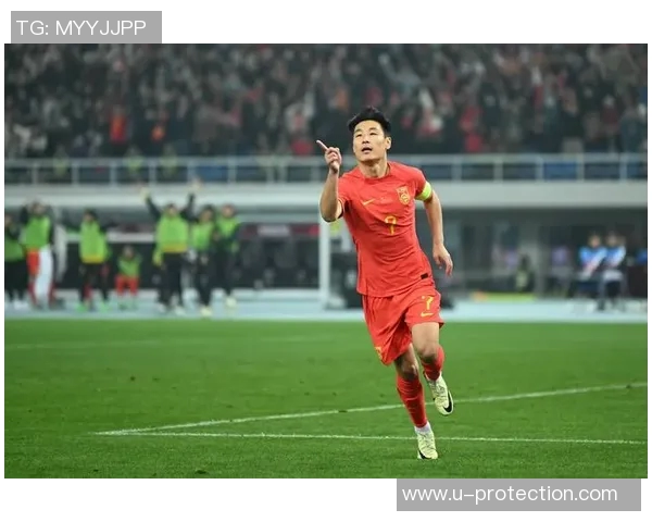 跟随足球巨星学习技艺他如何从模仿到创新成就自我